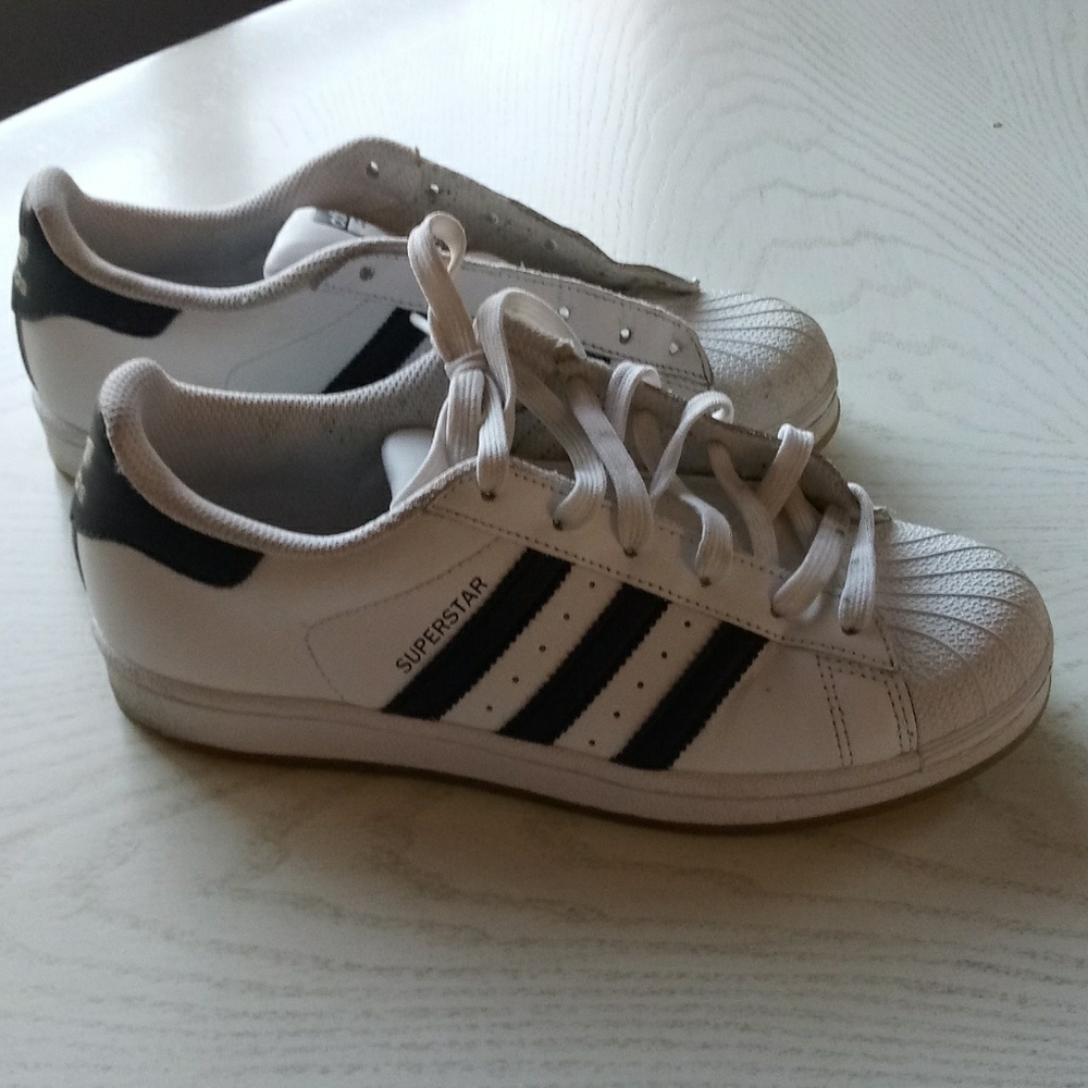 Adidas shell toe size 5